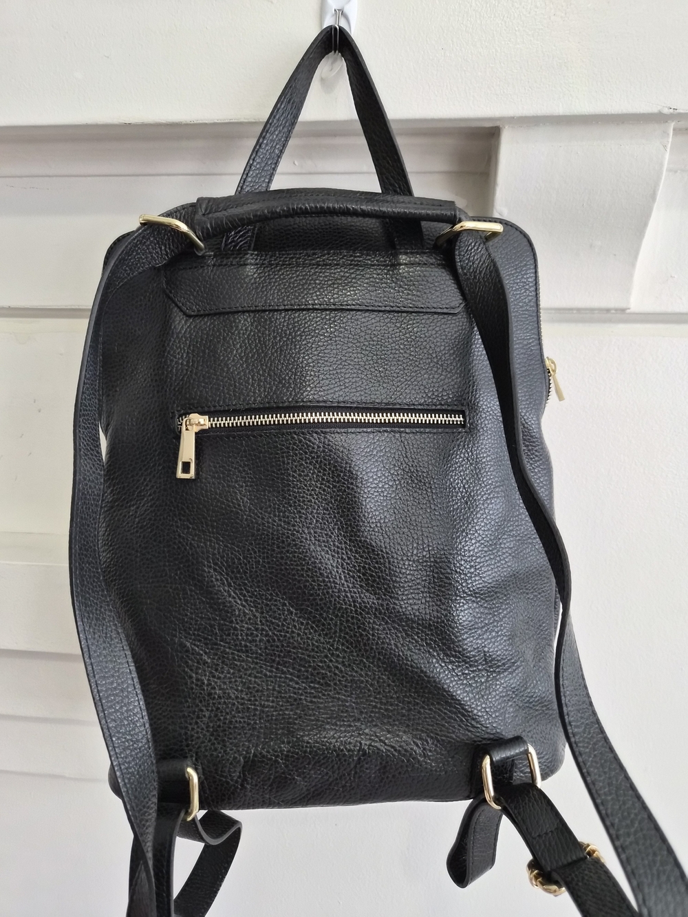 Vera Pelle Black Leather Backpack with Front Zip Pocket - Picture 2 of 5